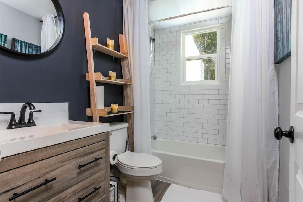 West End Bungalow Perfect To Work, Play, & Escape Atlanta Bagian luar foto