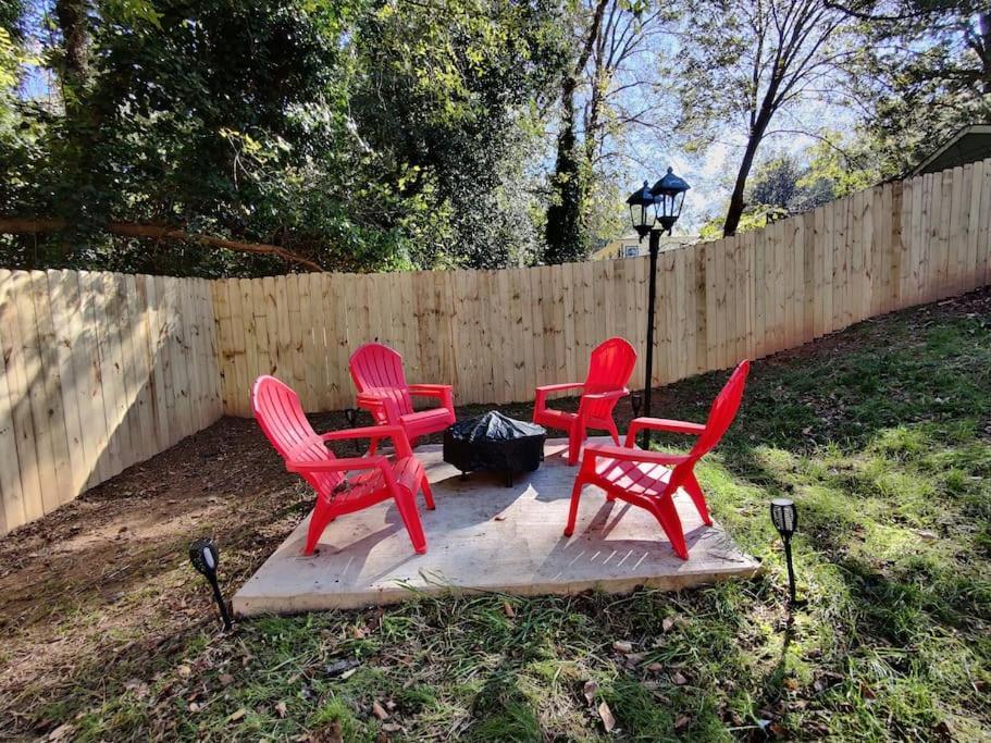 West End Bungalow Perfect To Work, Play, & Escape Atlanta Bagian luar foto