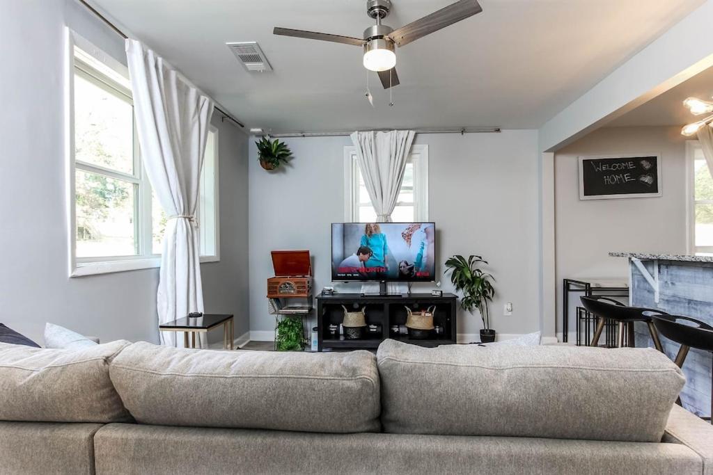 West End Bungalow Perfect To Work, Play, & Escape Atlanta Bagian luar foto