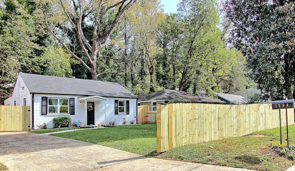 West End Bungalow Perfect To Work, Play, & Escape Atlanta Bagian luar foto