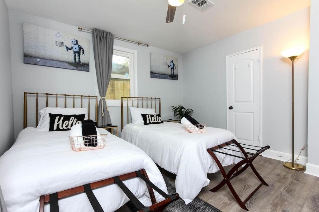 West End Bungalow Perfect To Work, Play, & Escape Atlanta Bagian luar foto