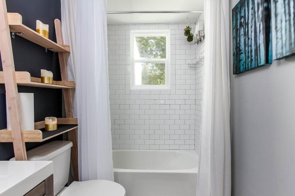 West End Bungalow Perfect To Work, Play, & Escape Atlanta Bagian luar foto